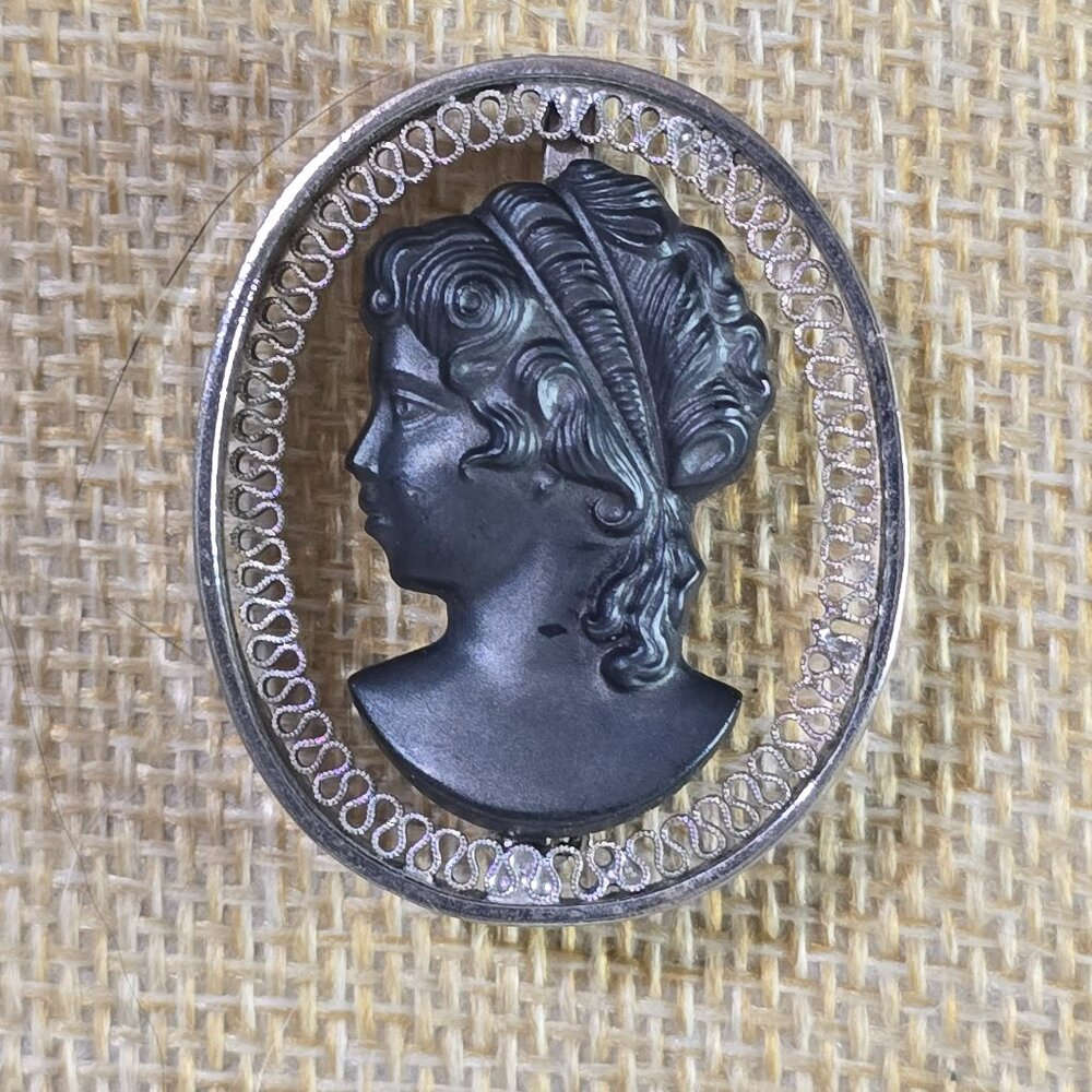 Vintage Suspended Black Glass Cameo Oval Silver Tone Brooch - Picture 1 of 4